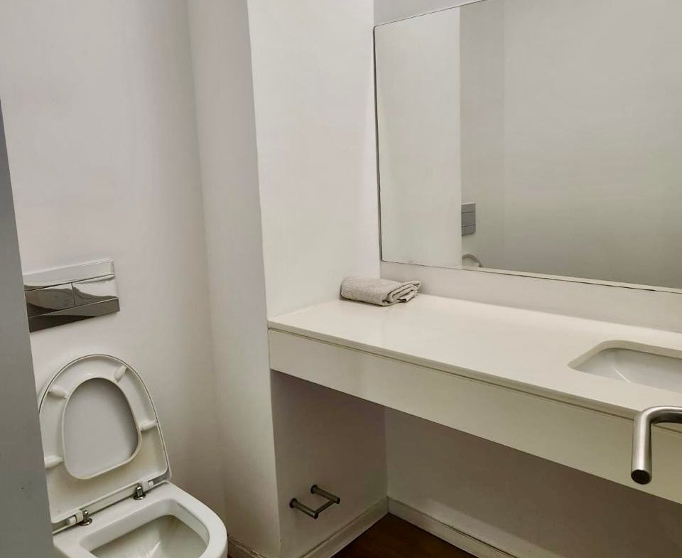 SUPER LUXURIOUS 4-BEDROOM APARTMENT FOR RENT – POLANA