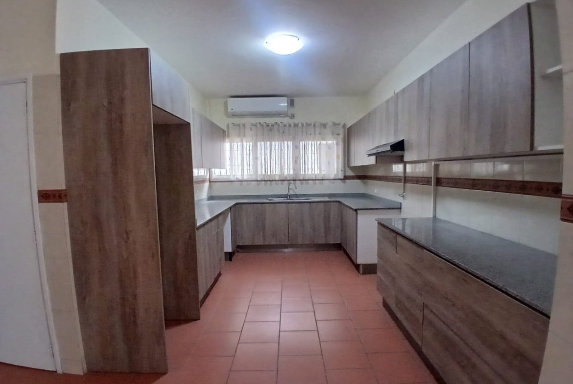 Moradia T4+1 com Piscina para Arrendamento | Sommerschield