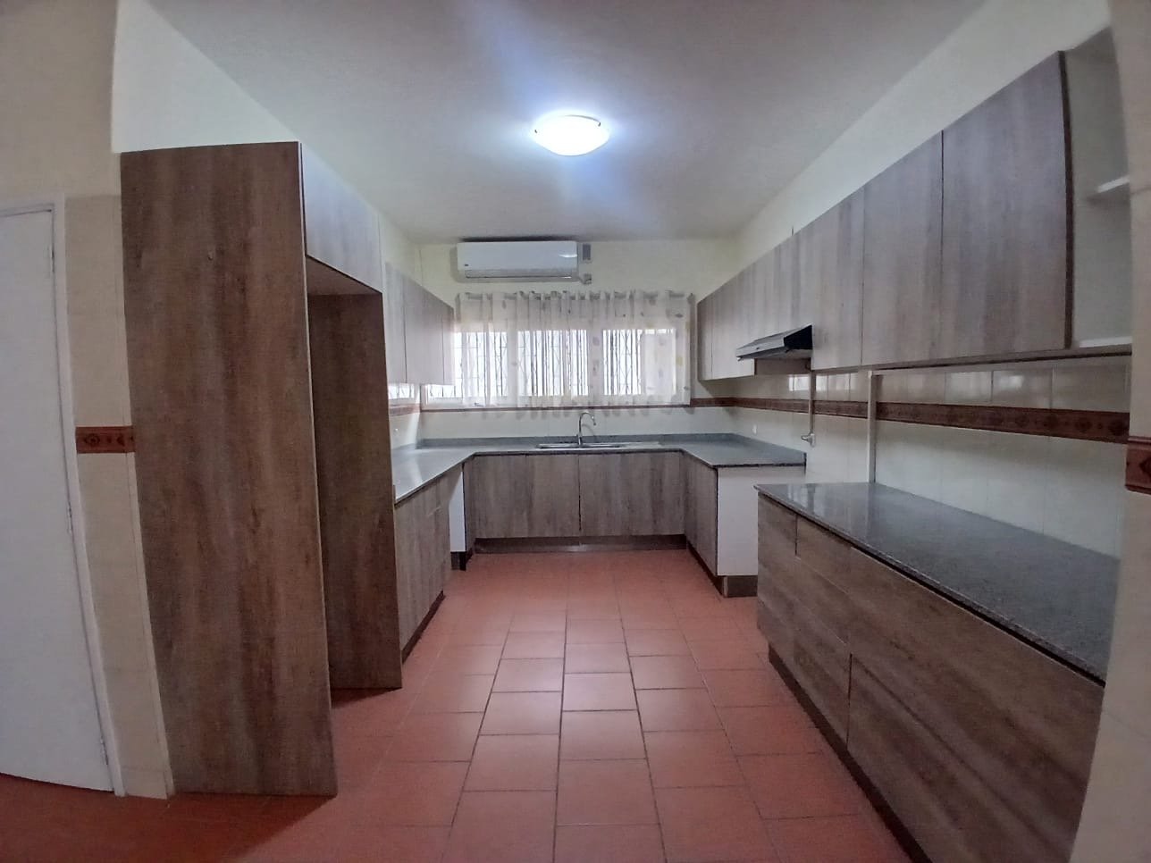 076e7e01-b55e-42c1-b3f0-a232a4f0f54f Moradia T4+1 com Piscina para Arrendamento | Sommerschield