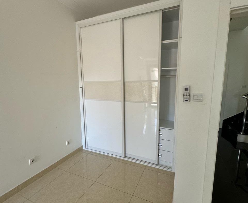 ARRENDA-SE MORADIA T5 | CONDOMÍNIO | BAIRRO DO MARÍTIMO