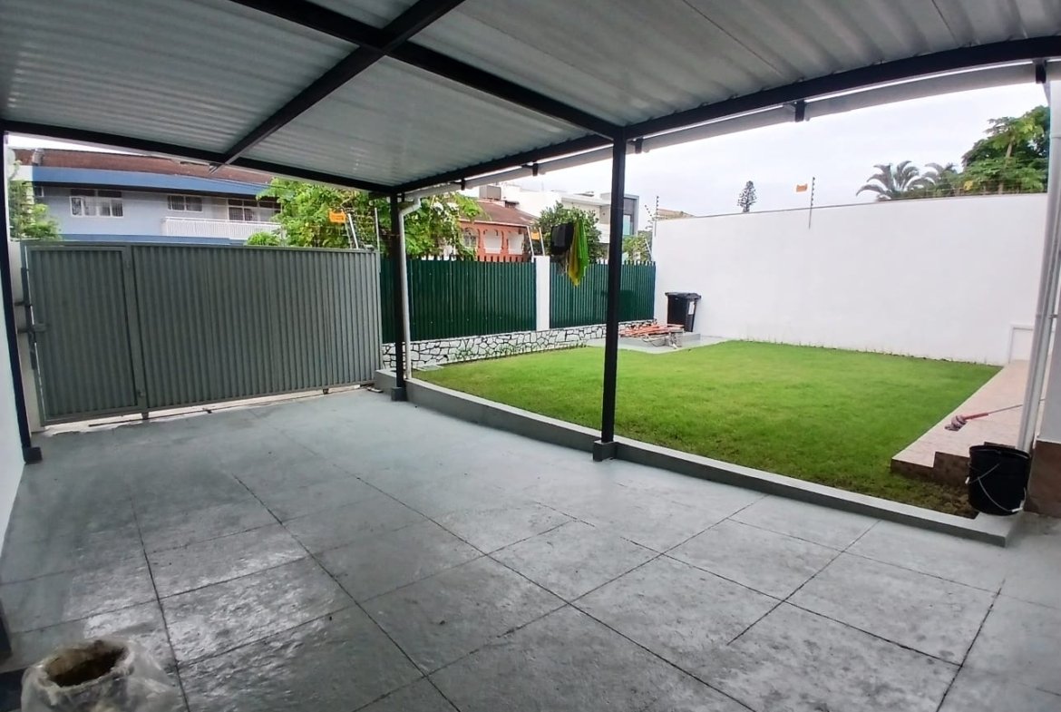 Moradia T4+1 com Piscina para Arrendamento | Sommerschield