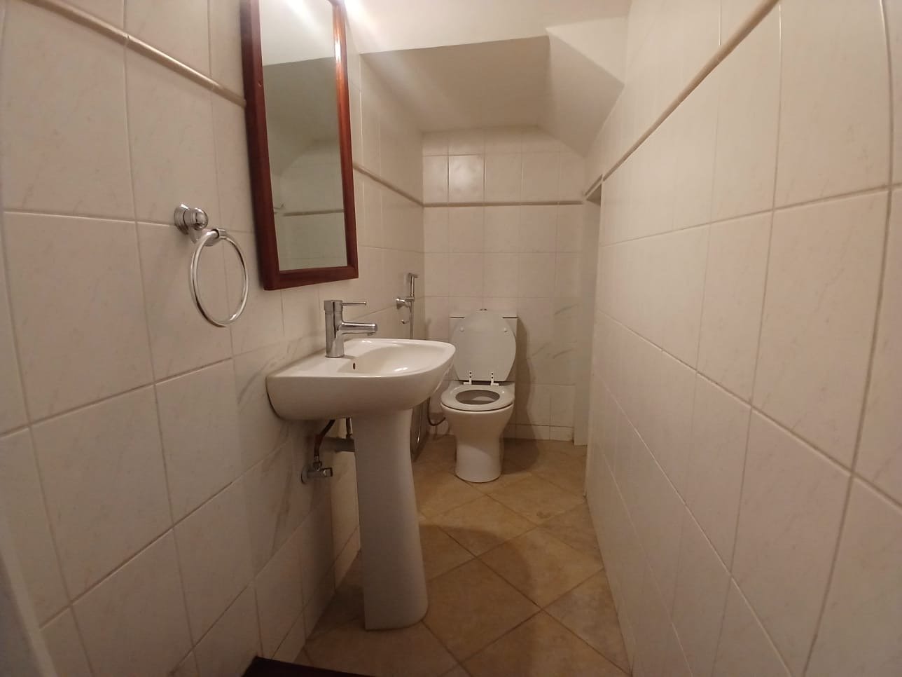 39040626-ce32-425f-a891-95680e1564be Moradia T4+1 com Piscina para Arrendamento | Sommerschield