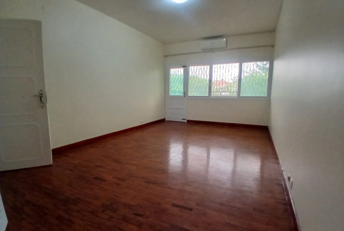Moradia T4+1 com Piscina para Arrendamento | Sommerschield