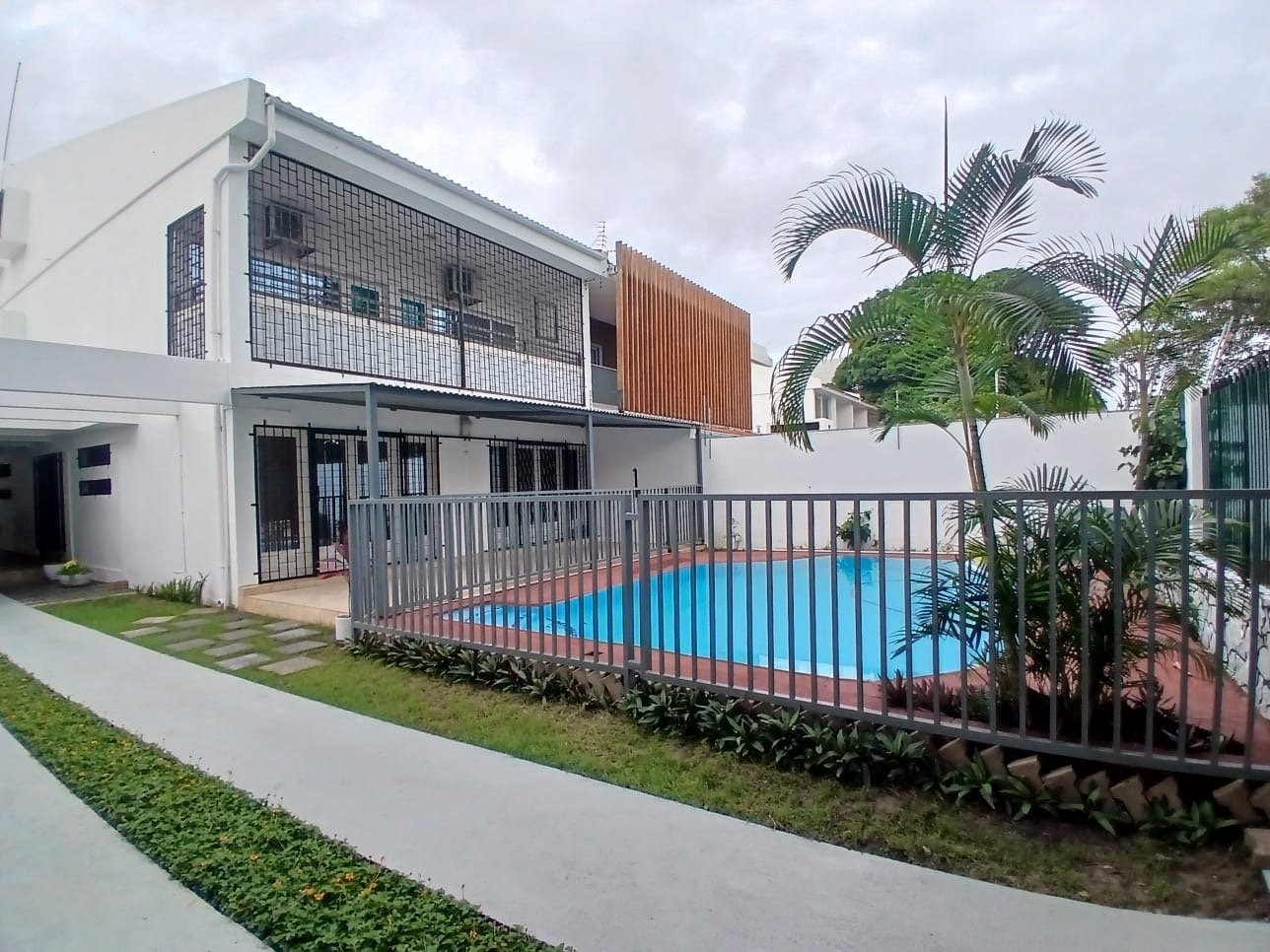3cf563a4-963d-41ae-85ce-2d53d0ffafad Moradia T4+1 com Piscina para Arrendamento | Sommerschield