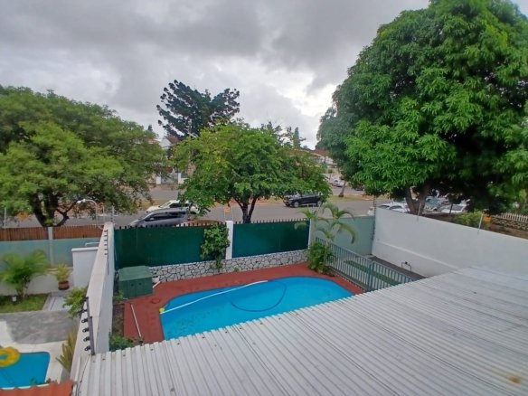 Moradia T4+1 com Piscina para Arrendamento | Sommerschield