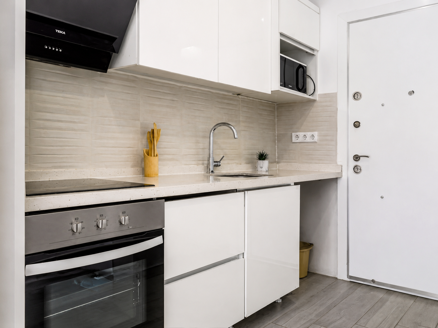 Apartamento T2 Mobilado – Condomínio Toprak | Av. Julius Nyerere