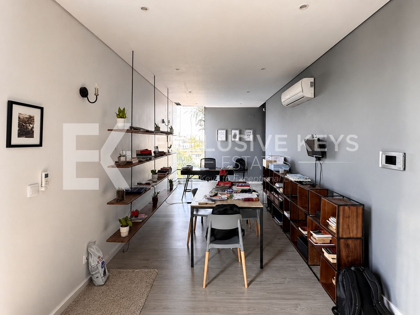 Moradia Contemporânea T4 com Piscina, Jardim e Quatro Suítes