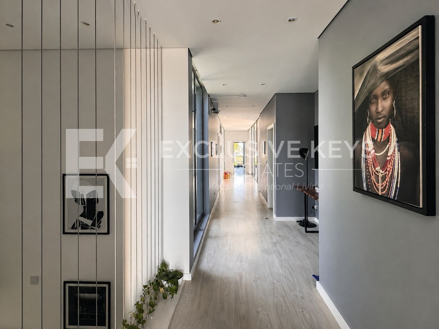Moradia Contemporânea T4 com Piscina, Jardim e Quatro Suítes