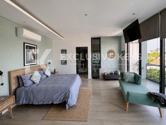 Moradia Contemporânea T4 com Piscina, Jardim e Quatro Suítes