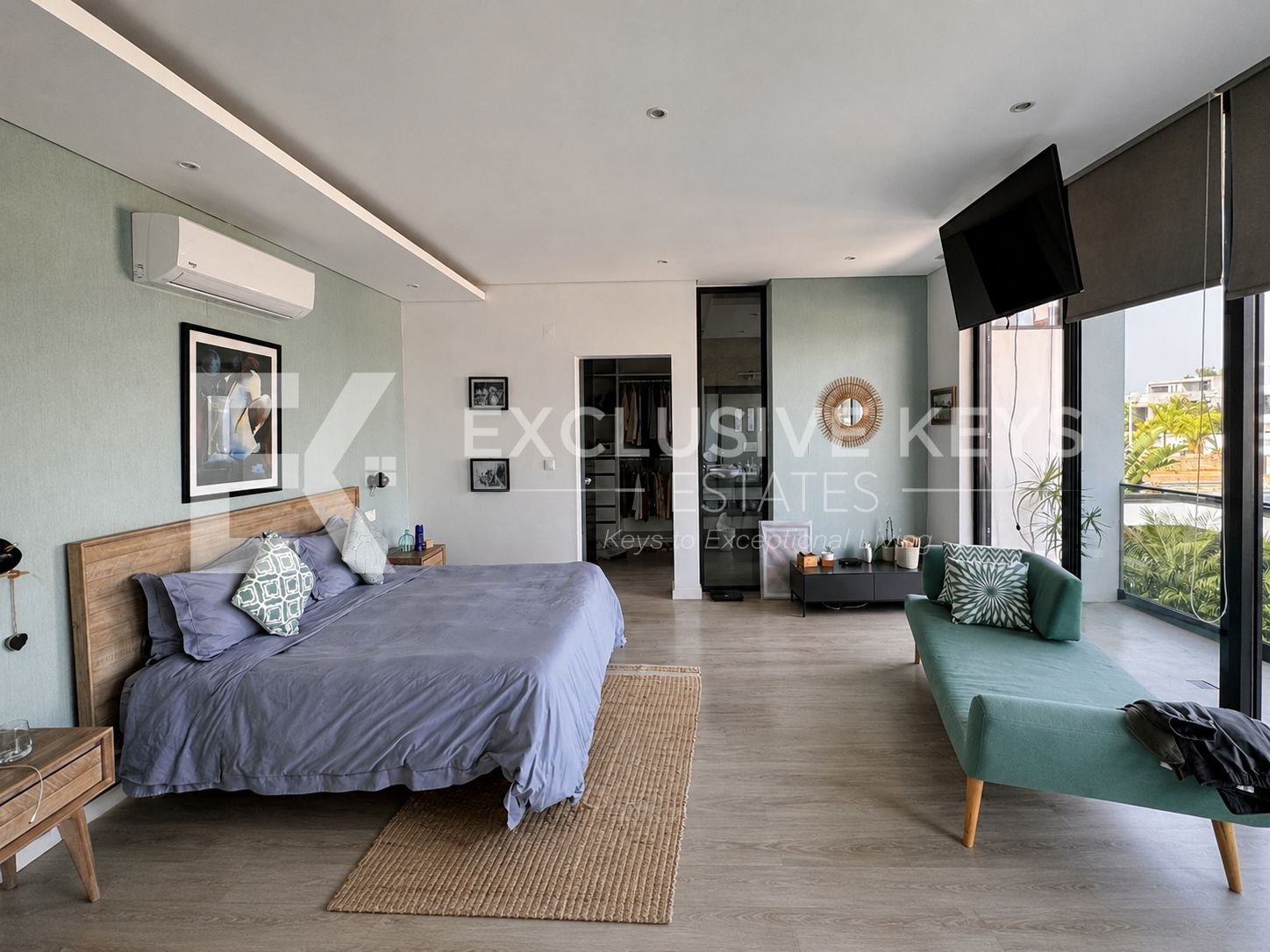 Moradia Contemporânea T4 com Piscina, Jardim e Quatro Suítes