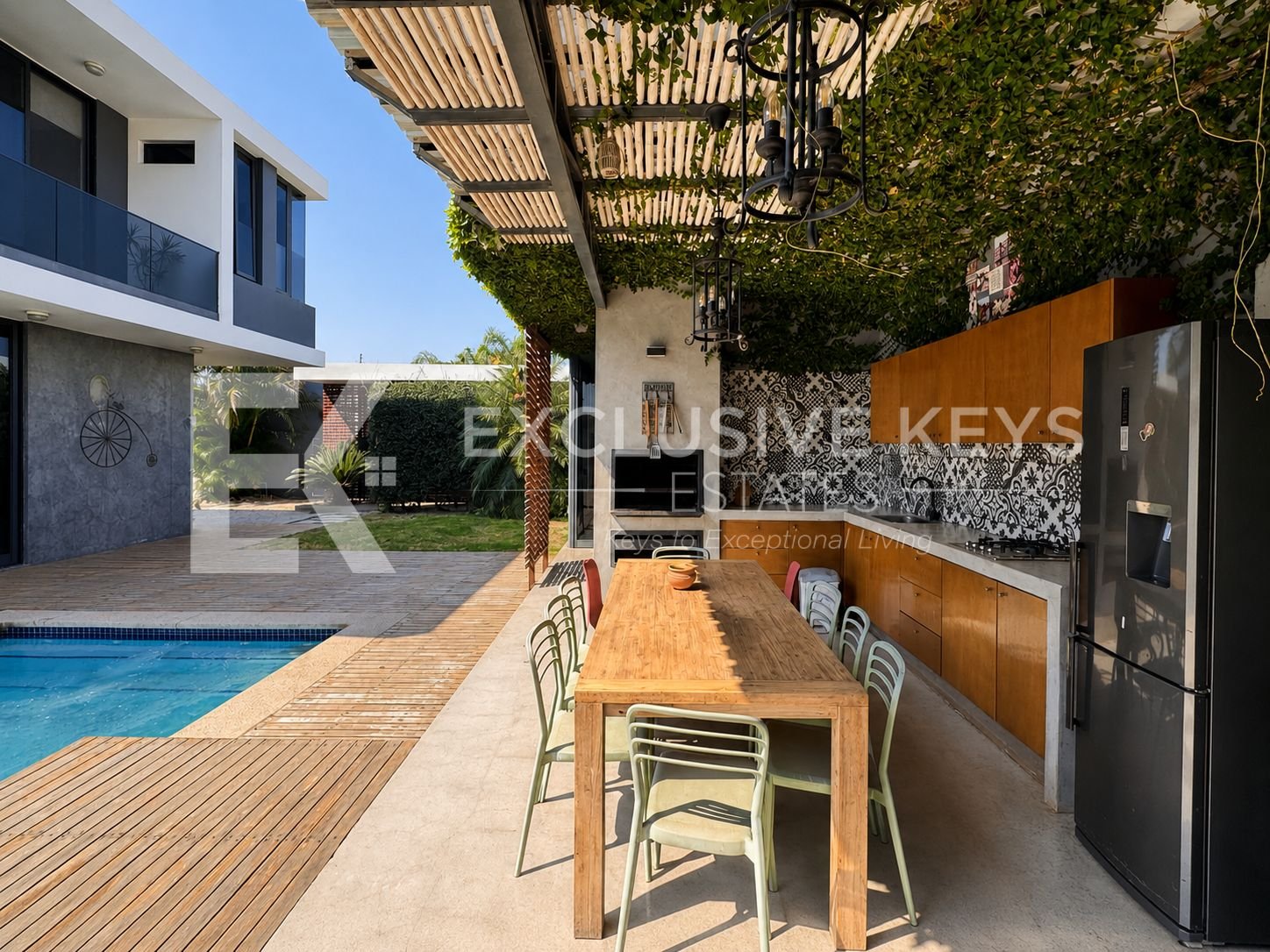 Moradia Contemporânea T4 com Piscina, Jardim e Quatro Suítes