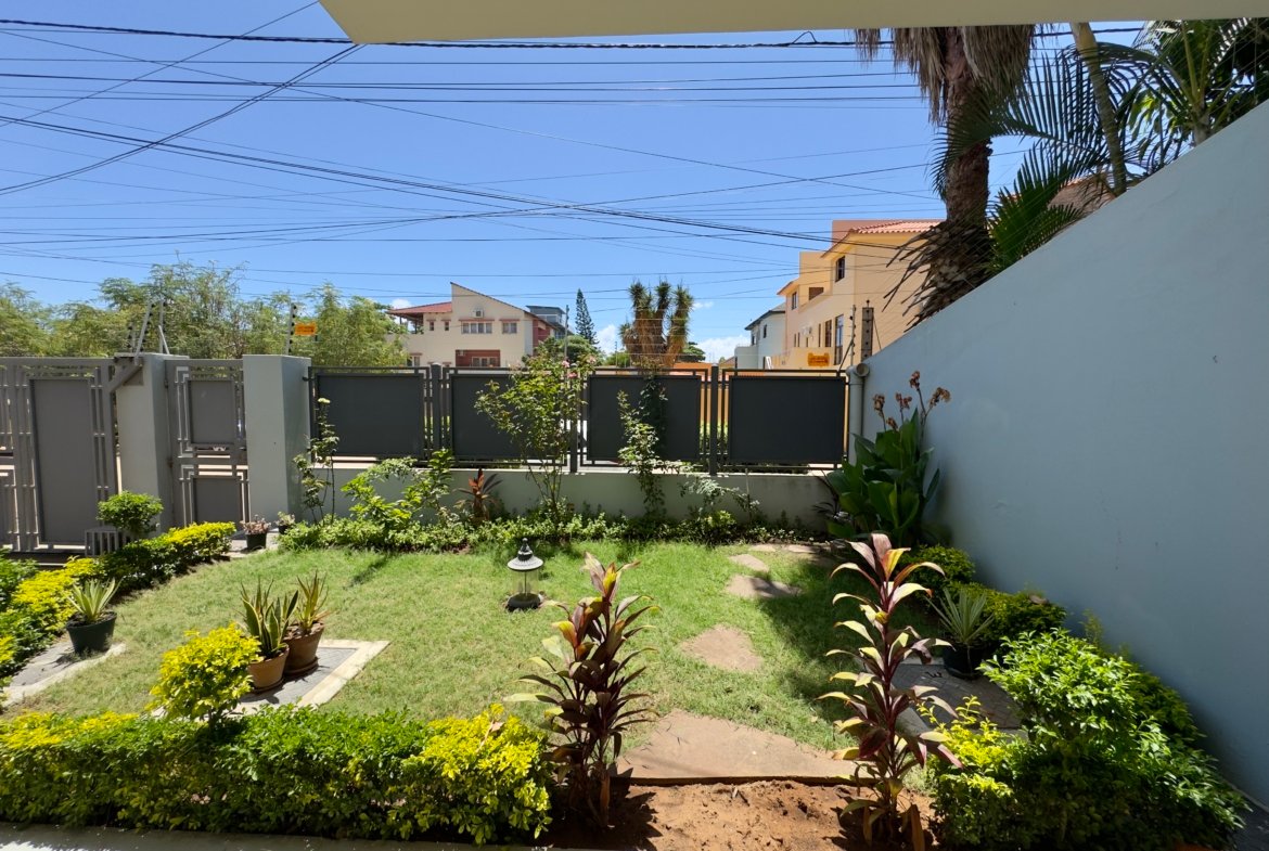 Moradia Geminada T4 com Piscina | Próxima à Escola Portuguesa