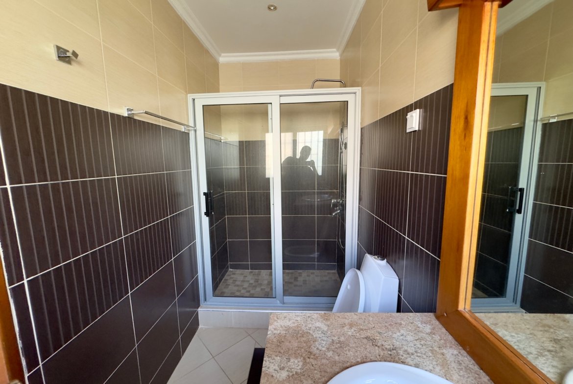 Moradia Geminada T4 com Piscina | Próxima à Escola Portuguesa