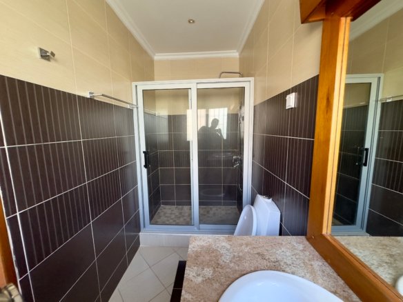 Moradia Geminada T4 com Piscina | Próxima à Escola Portuguesa