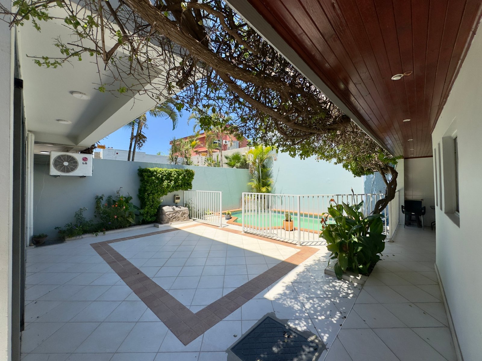 Moradia Geminada T4 com Piscina | Próxima à Escola Portuguesa