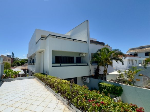 Moradia Geminada T4 com Piscina | Próxima à Escola Portuguesa