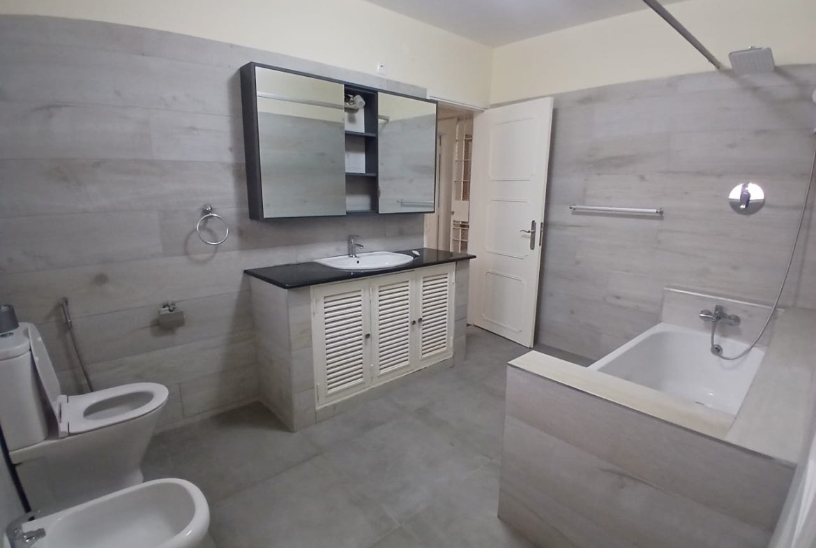 Moradia T4+1 com Piscina para Arrendamento | Sommerschield
