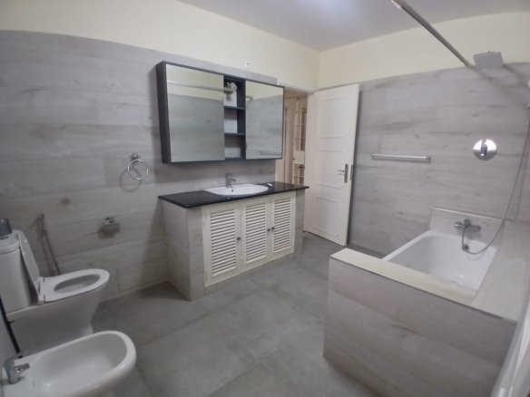 Moradia T4+1 com Piscina para Arrendamento | Sommerschield