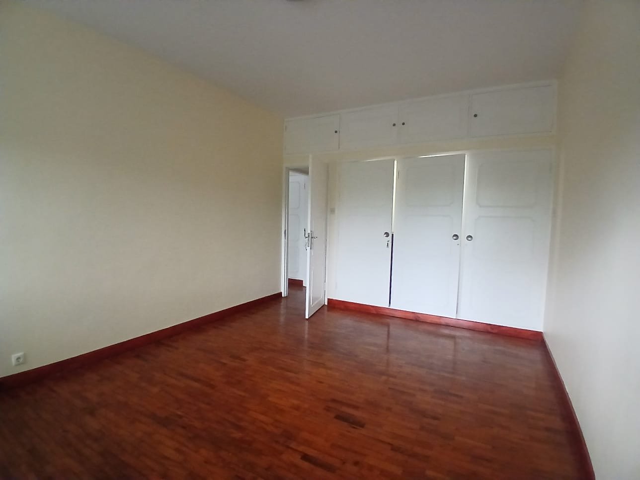 b517e74e-0f9c-4d6b-82ea-889854b19b71 Moradia T4+1 com Piscina para Arrendamento | Sommerschield