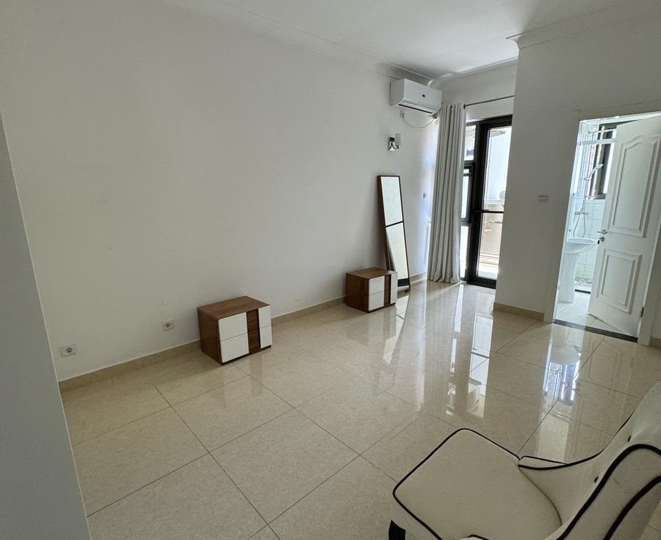 ARRENDA-SE MORADIA T5 | CONDOMÍNIO | BAIRRO DO MARÍTIMO