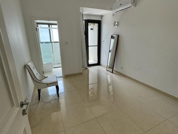 ARRENDA-SE MORADIA T5 | CONDOMÍNIO | BAIRRO DO MARÍTIMO