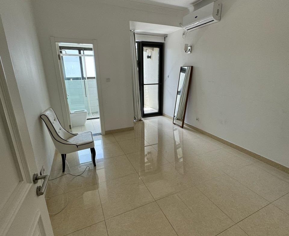 ARRENDA-SE MORADIA T5 | CONDOMÍNIO | BAIRRO DO MARÍTIMO