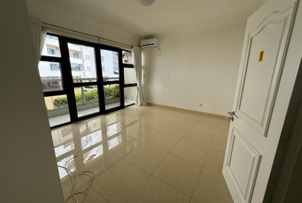 ARRENDA-SE MORADIA T5 | CONDOMÍNIO | BAIRRO DO MARÍTIMO