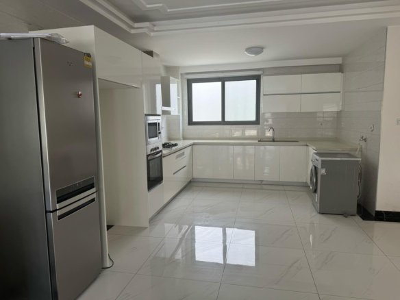 ARRENDA-SE MORADIA T5 | CONDOMÍNIO | BAIRRO DO MARÍTIMO