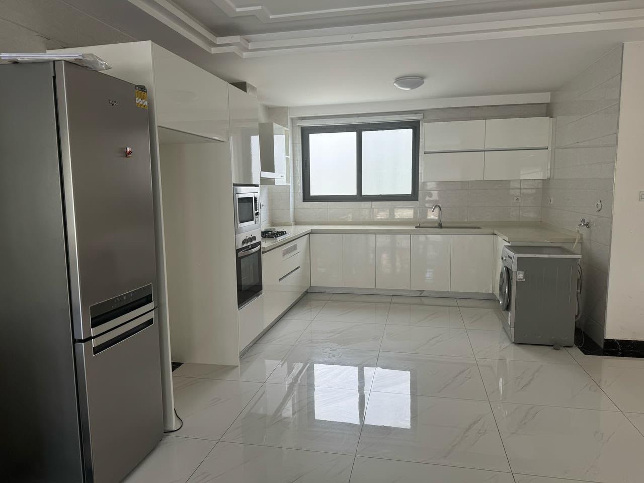 ARRENDA-SE MORADIA T5 | CONDOMÍNIO | BAIRRO DO MARÍTIMO
