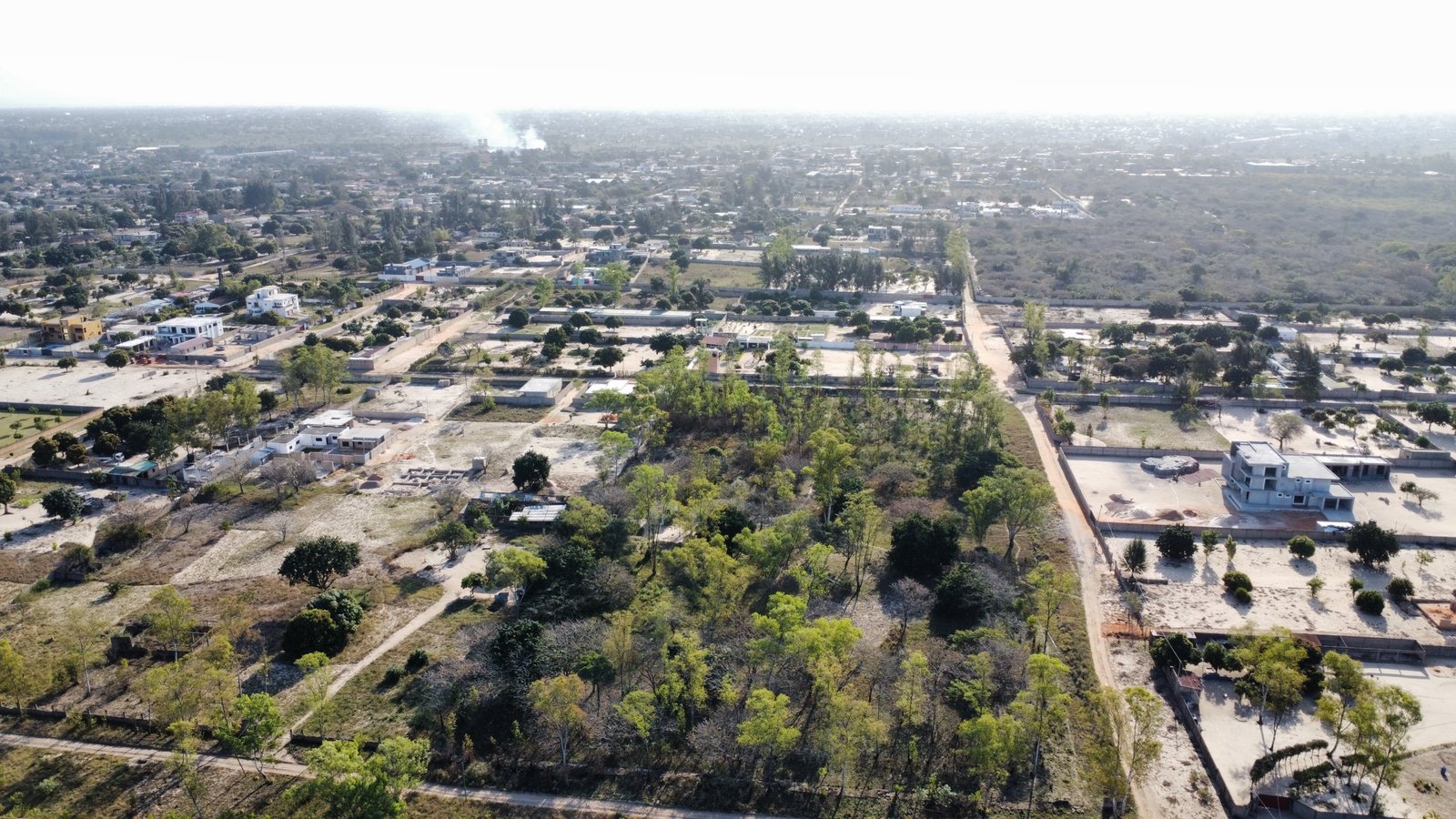 dji_fly_20260824_152702_330_1787578207408_photo_optimized Lotes de 900 m² à Venda em Cumbeza – Próximos da EN1