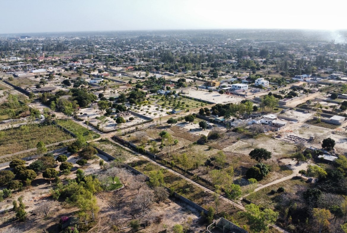 Lotes de 900 m² à Venda em Cumbeza – Próximos da EN1