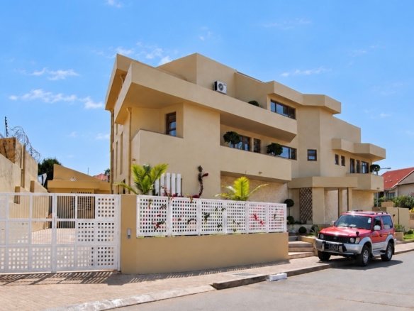 Moradia de Luxo T5 na Sommerschield — Venda e Arrendamento