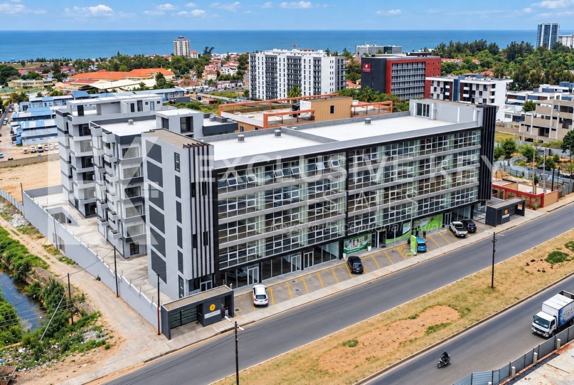 Edifício de Escritórios e Lojas para Venda