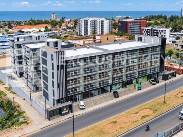 Edifício de Escritórios e Lojas para Venda