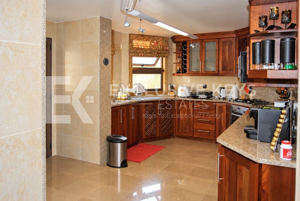 Moradia de Luxo T5 na Sommerschield — Venda e Arrendamento