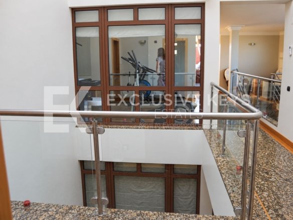 Moradia de Luxo T5 na Sommerschield — Venda e Arrendamento