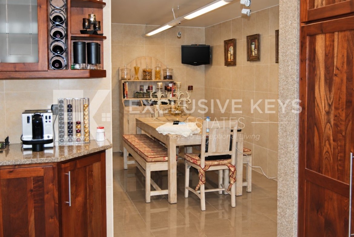 Moradia de Luxo T5 na Sommerschield — Venda e Arrendamento