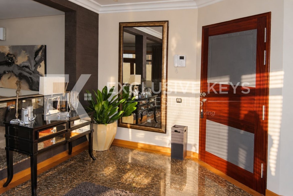 Moradia de Luxo T5 na Sommerschield — Venda e Arrendamento