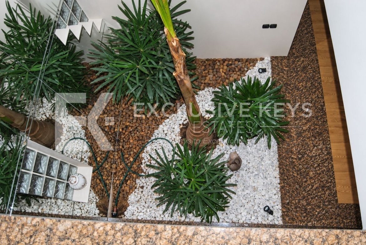 Moradia de Luxo T5 na Sommerschield — Venda e Arrendamento