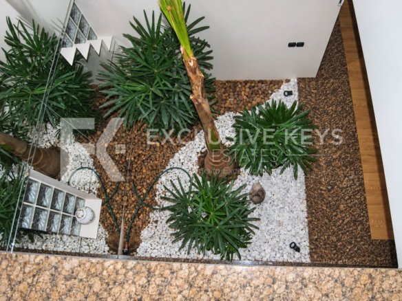Moradia de Luxo T5 na Sommerschield — Venda e Arrendamento