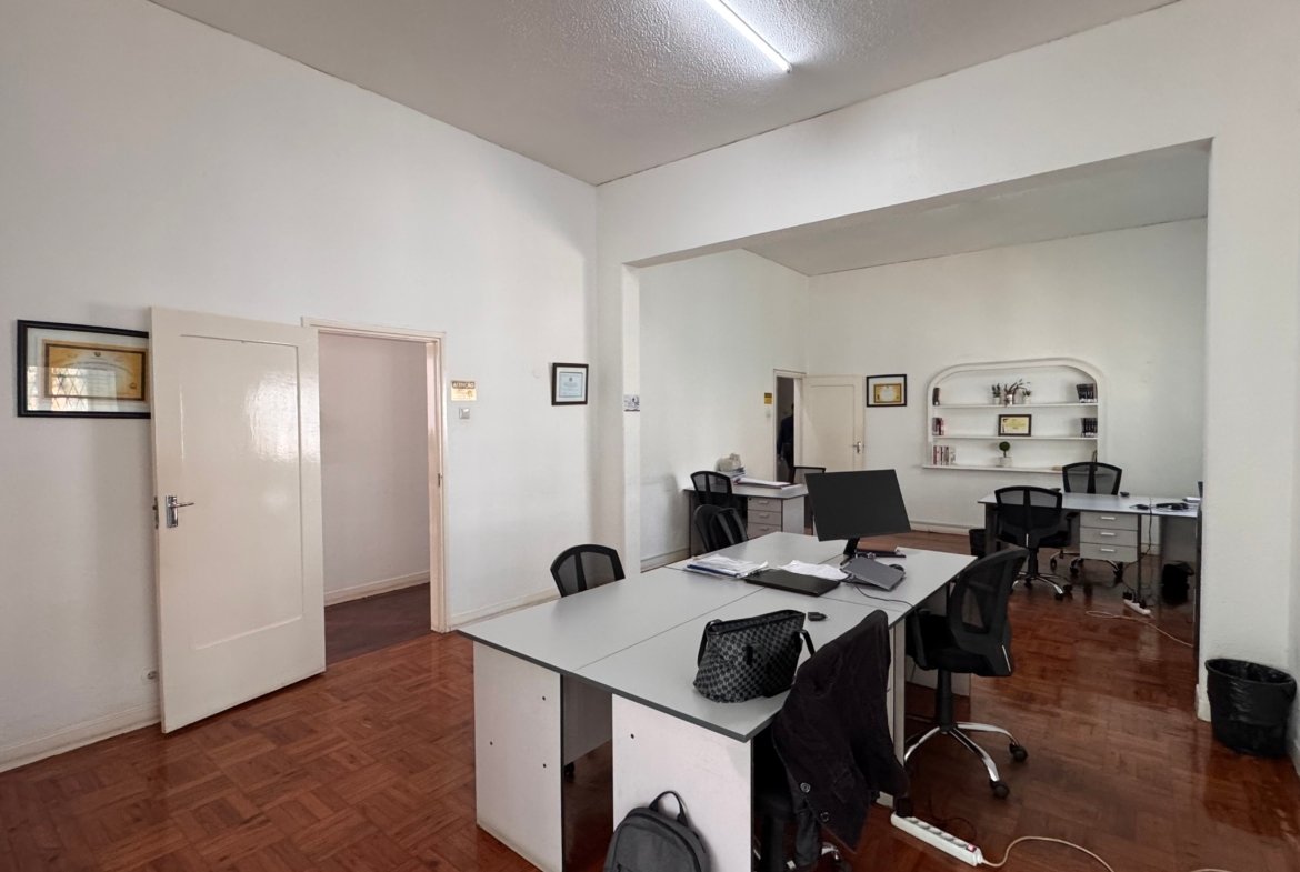 🏢 Moradia Geminada para Escritórios