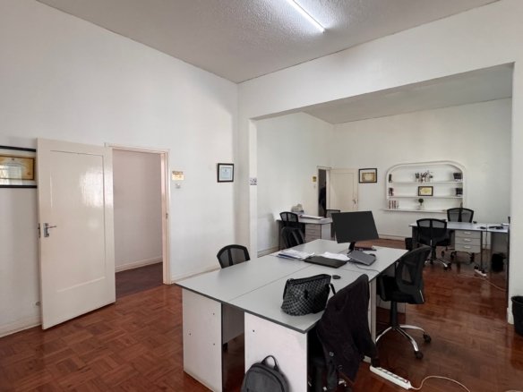 🏢 Moradia Geminada para Escritórios