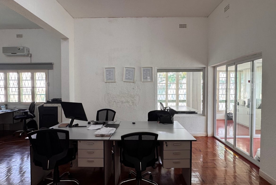 🏢 Moradia Geminada para Escritórios