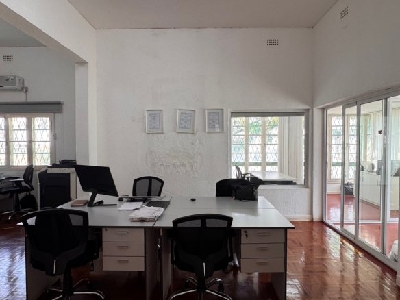 🏢 Moradia Geminada para Escritórios