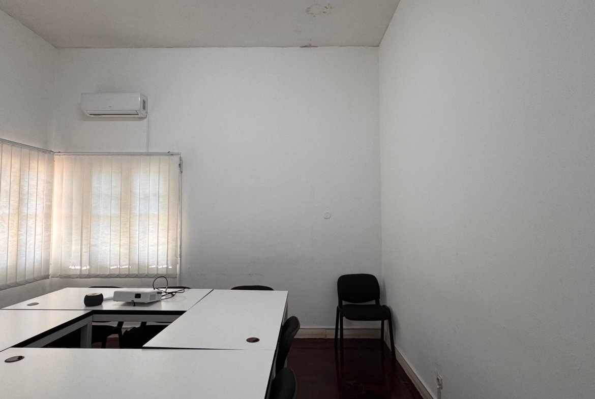 🏢 Moradia Geminada para Escritórios