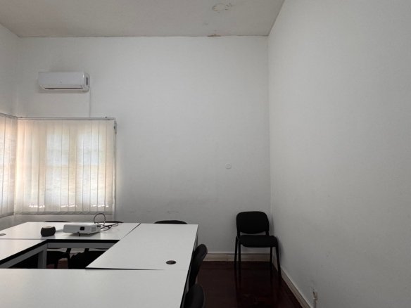 🏢 Moradia Geminada para Escritórios