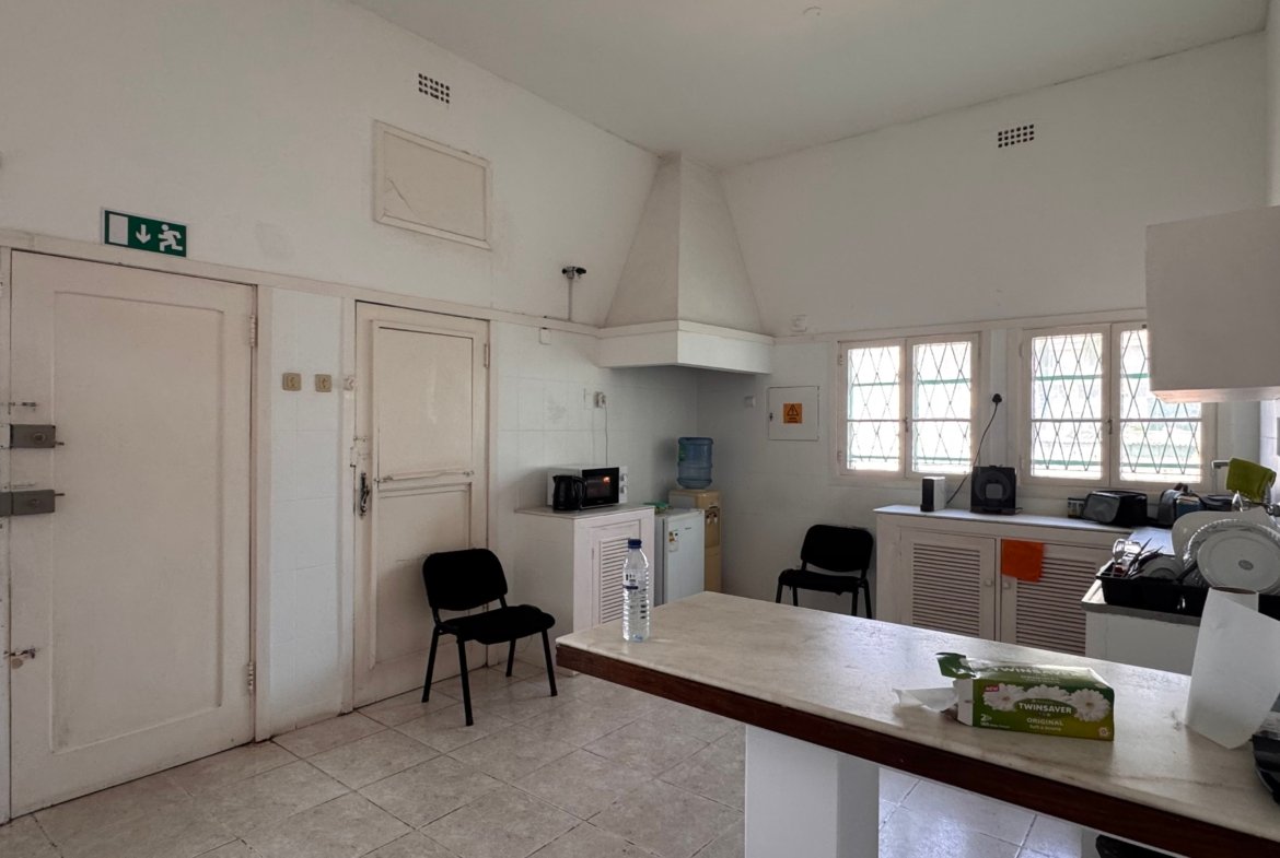 🏢 Moradia Geminada para Escritórios
