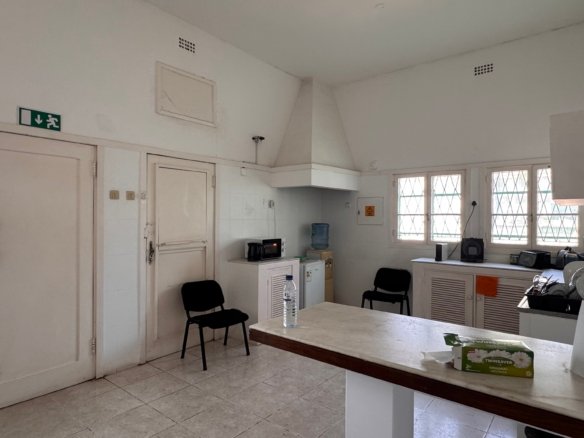 🏢 Moradia Geminada para Escritórios