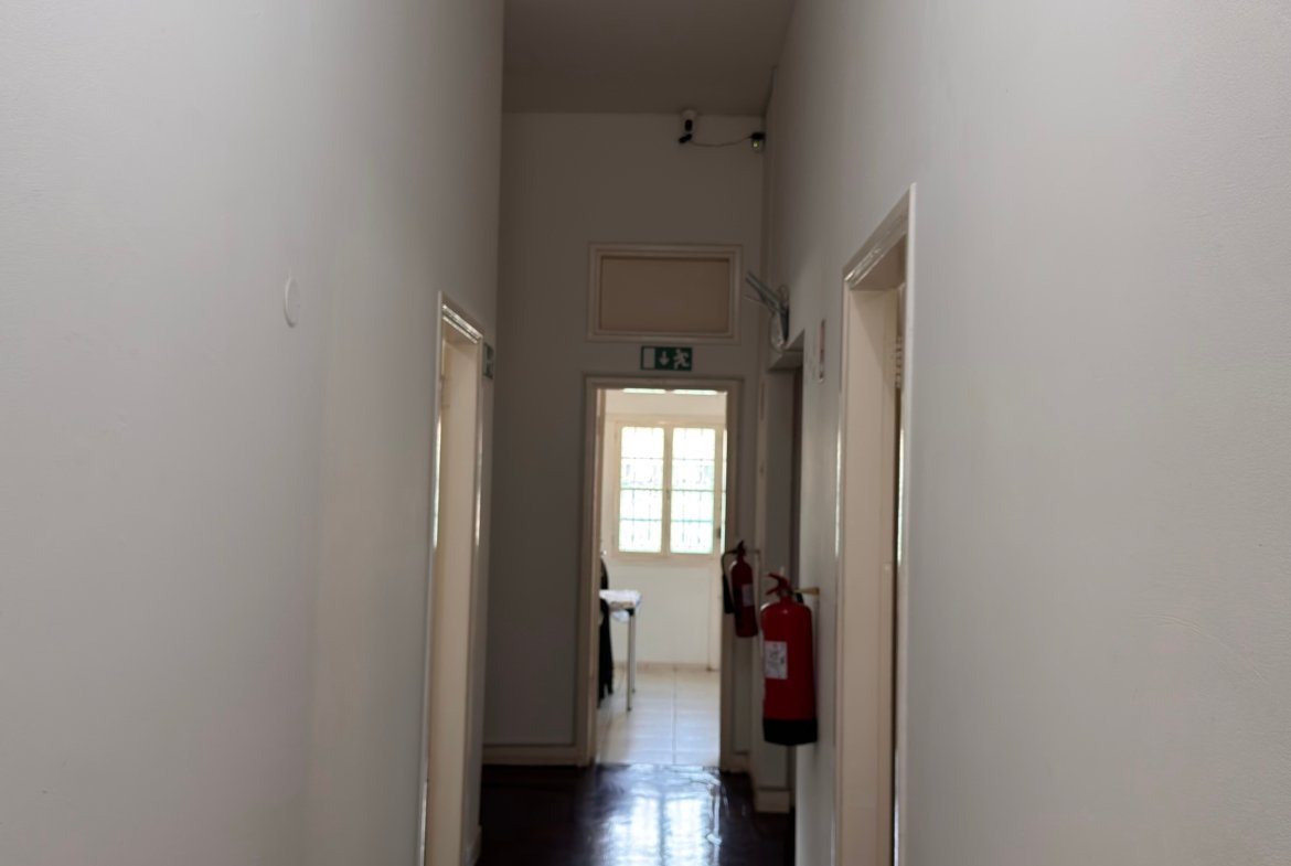 🏢 Moradia Geminada para Escritórios
