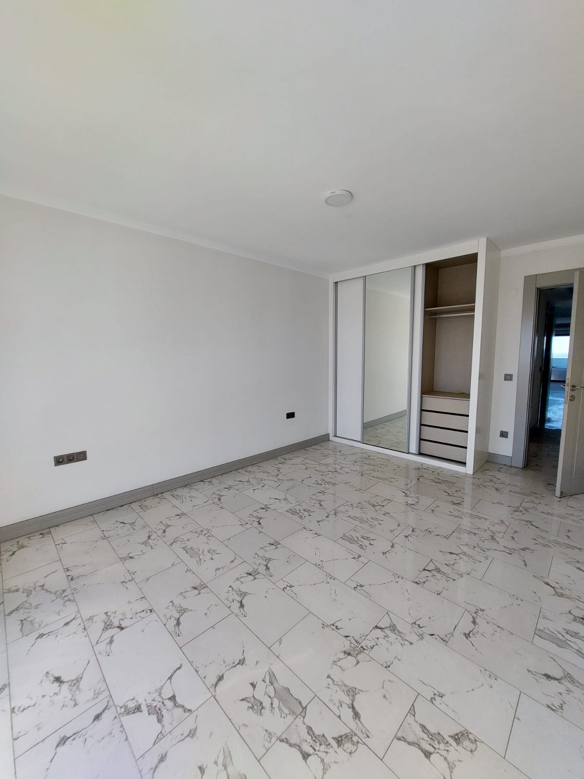 dee8e43a-96a3-420b-b66a-b7b9a927528d 🏙️ APARTAMENTO T3 À VENDA | PARKMOZA